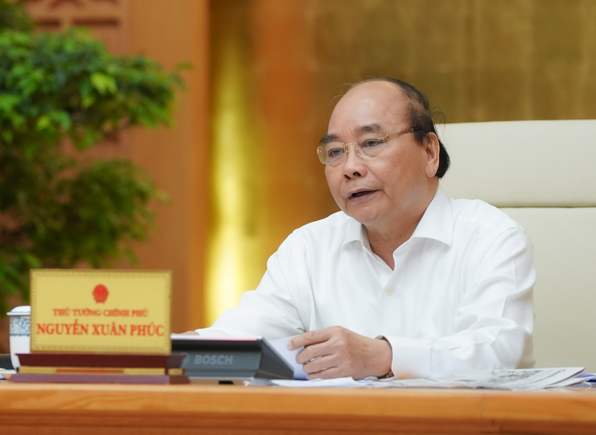 Thủ tướng kết luận cuộc họp Thường trực Chính phủ chiều 22/4. Ảnh: VGP/Quang Hiếu